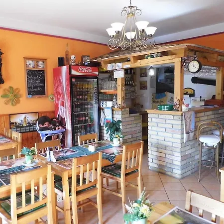 Bakonyi Apartmanhaz Эплень