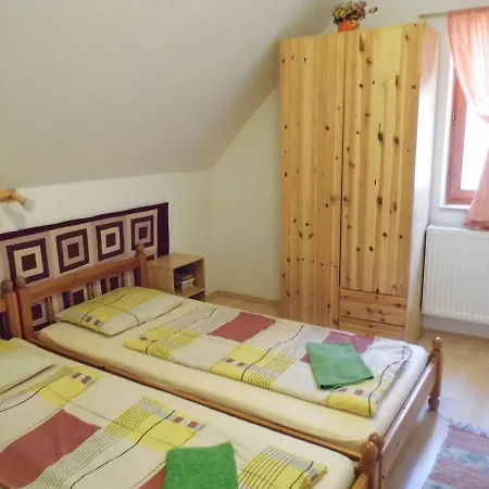 Bakonyi Apartmanhaz 3* Эплень